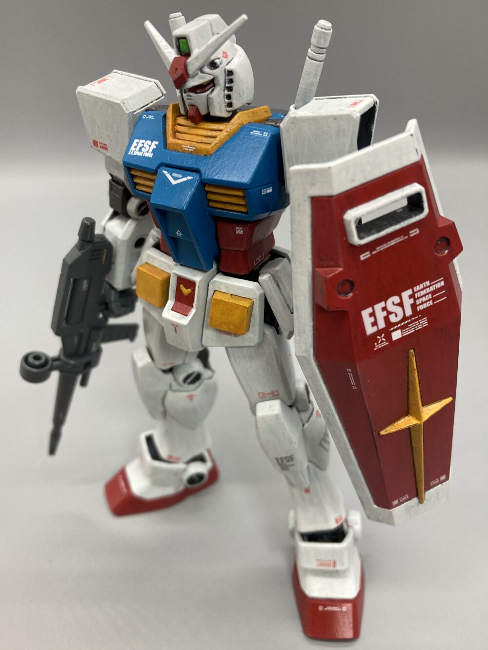デカールは貼りすぎない－ガンプラを水転写式デカールでシンプルに